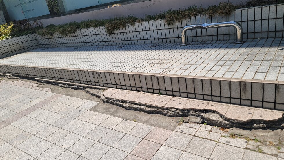 지반침하로인한 단차발생