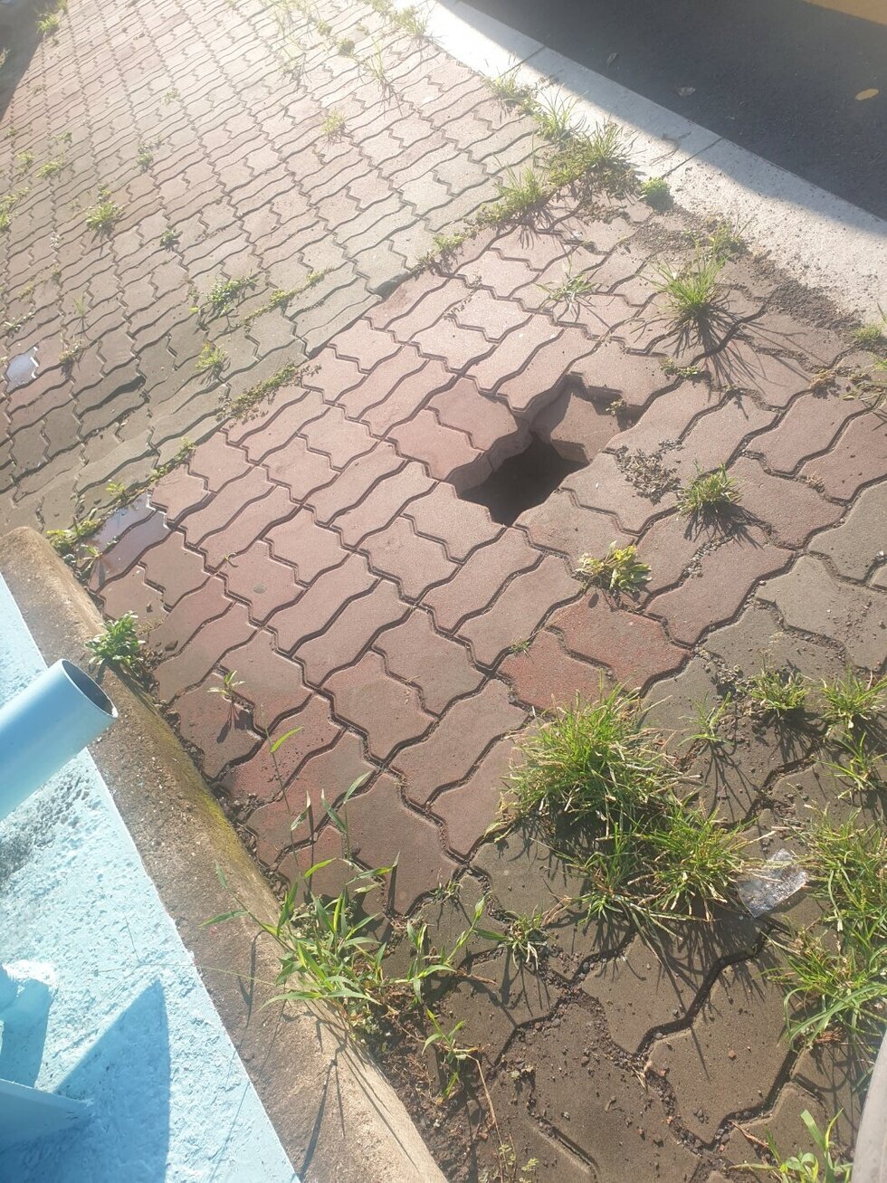 주변 전체적으로 꺼짐