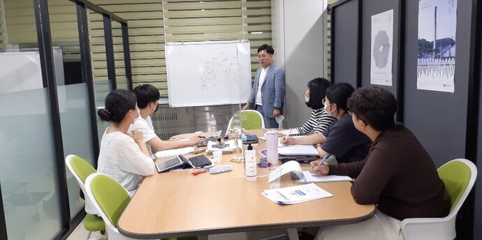강사님의 판서에 집중하는 참여자들!