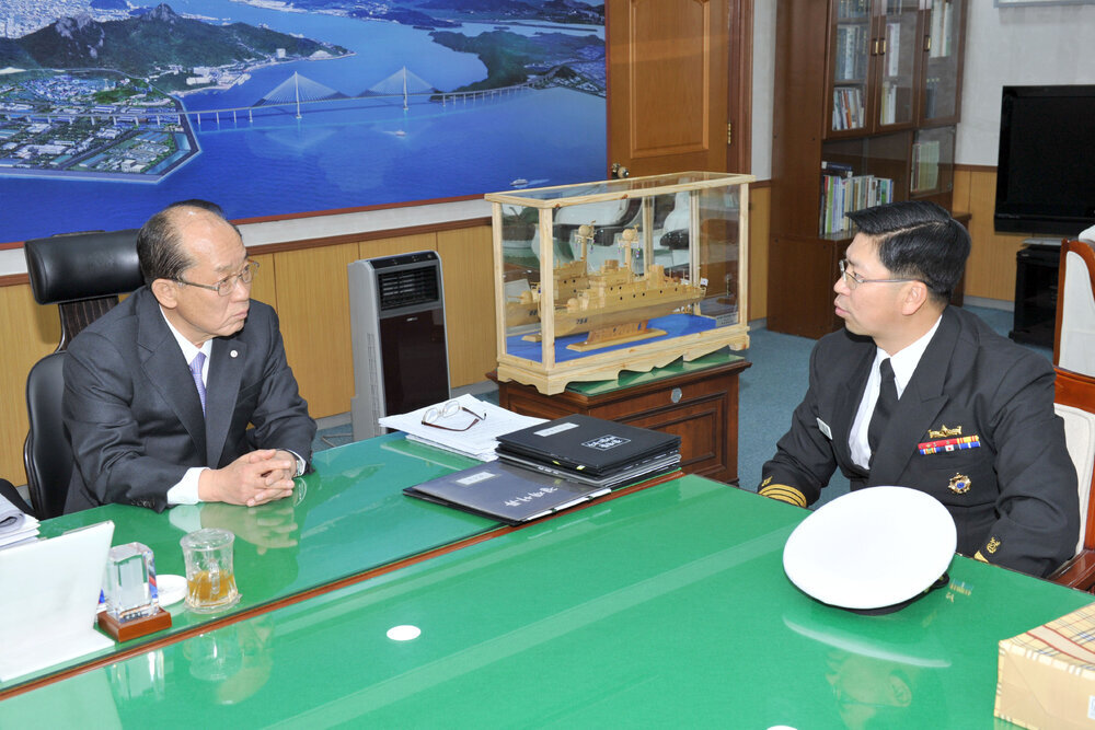목포함함장박병운해군중령방문04(2012,12,12,시장실).jpg