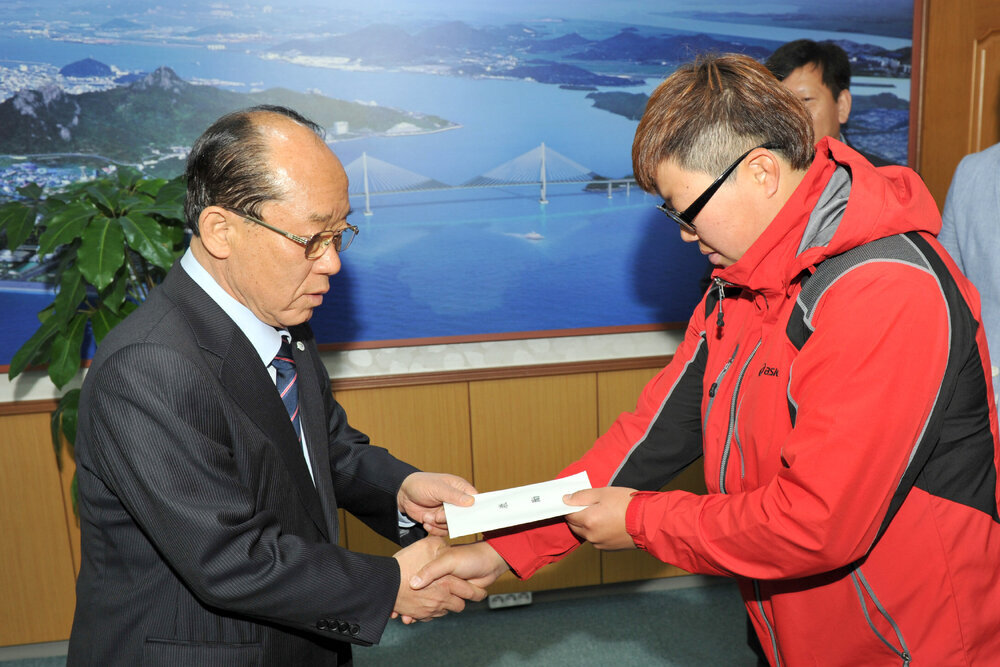 목포시청육상팀원반던지기한국신기록수립격려04(2013,4,23,시장실).jpg