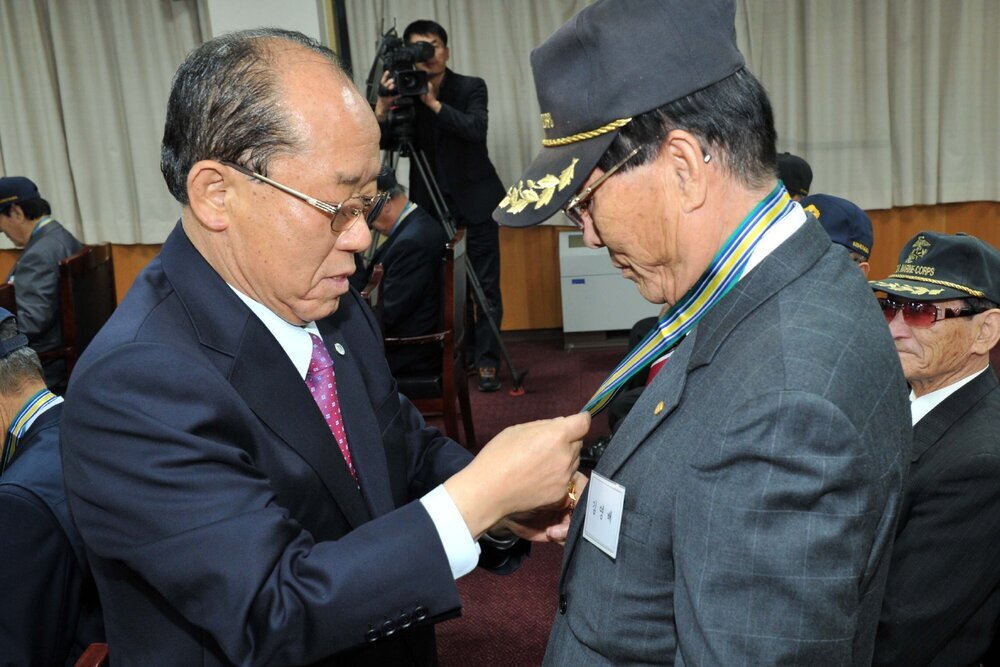 6,25참전유공자호국영웅기장전수식01(2013,11,15,상황실).jpg