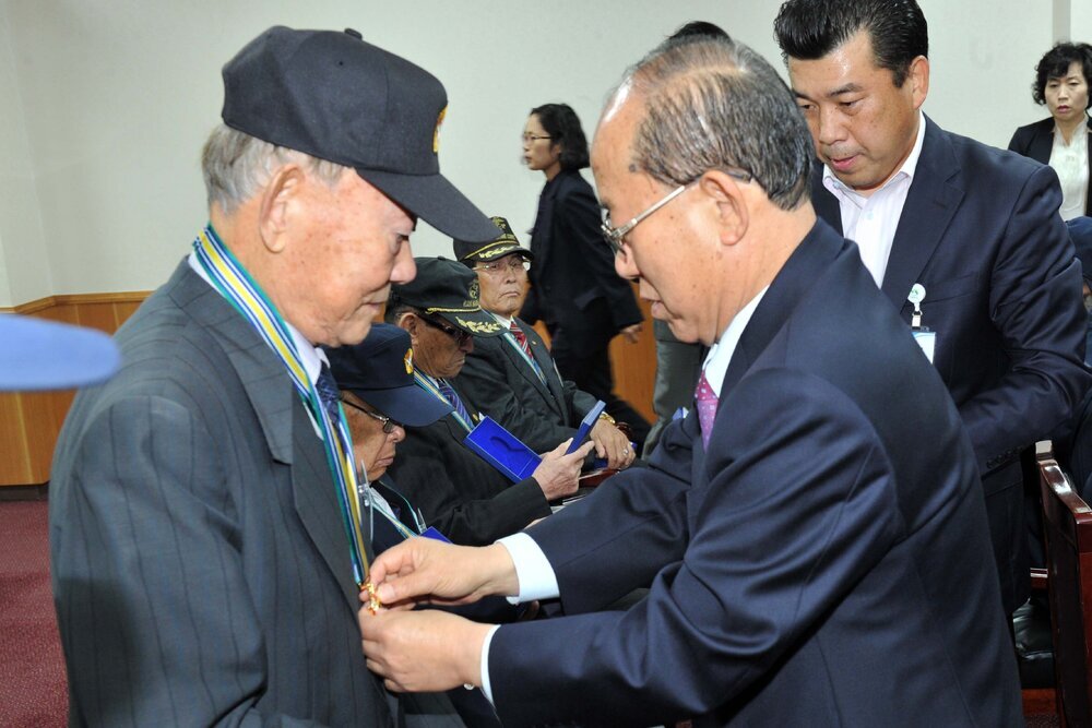 6,25참전유공자호국영웅기장전수식04(2013,11,15,상황실).jpg
