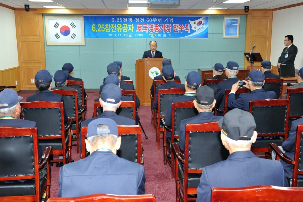 6,25참전유공자호국영웅기장전수식06(2013,11,15,상황실).jpg