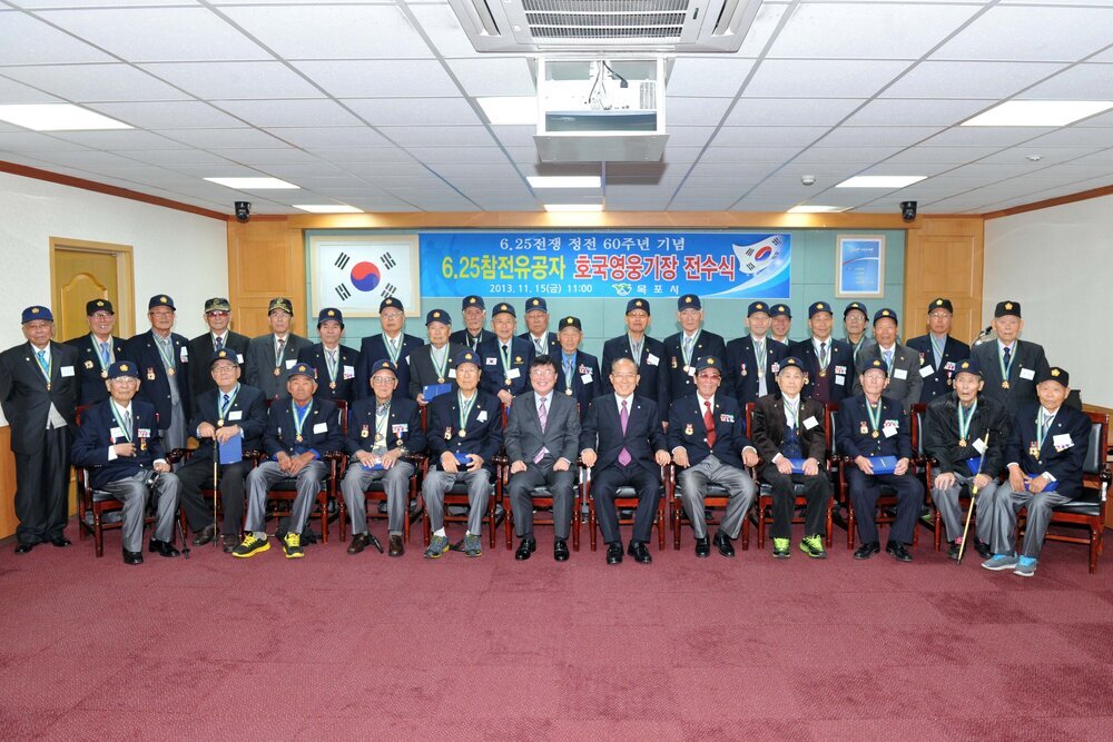 6,25참전유공자호국영웅기장전수식09(2013,11,15,상황실).jpg