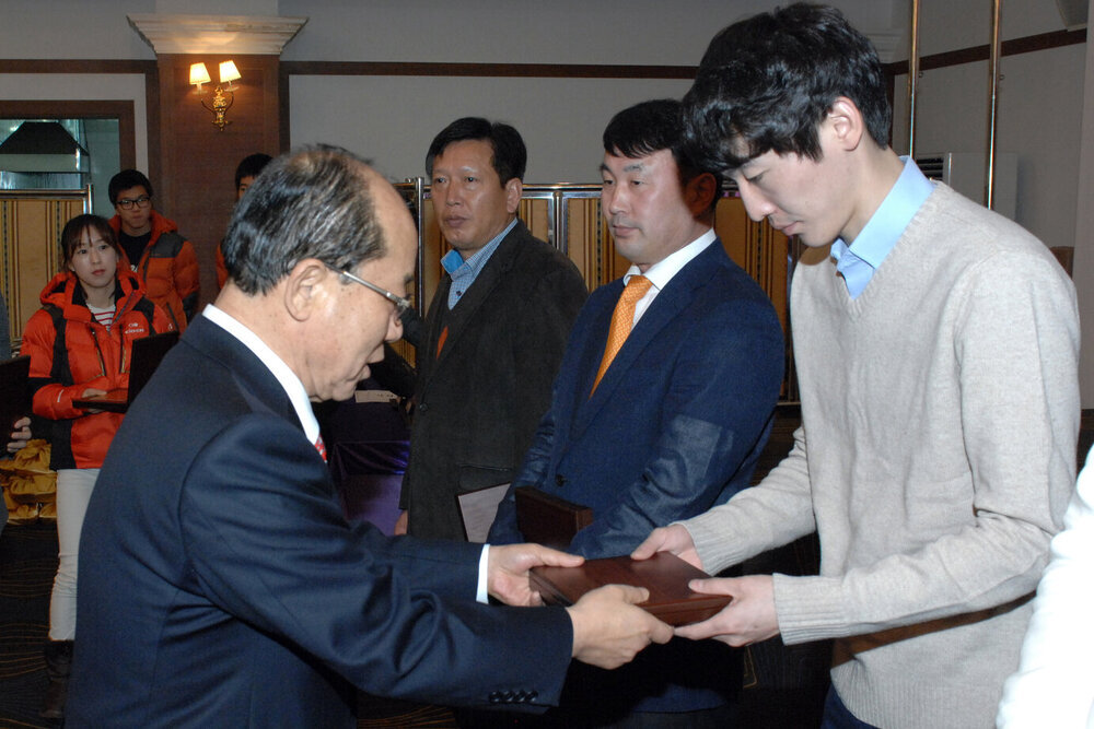 2013.12.11. 체육인의밤 시장님시상및 축사 005.jpg