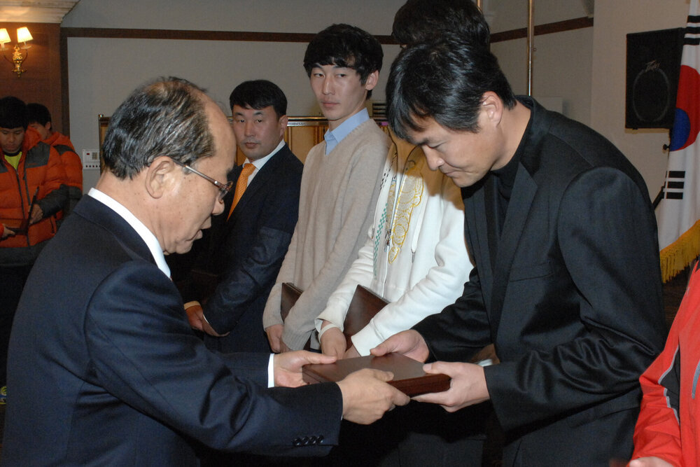 2013.12.11. 체육인의밤 시장님시상및 축사 010.jpg