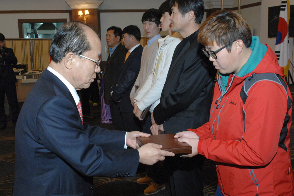 2013.12.11. 체육인의밤 시장님시상및 축사 012.jpg