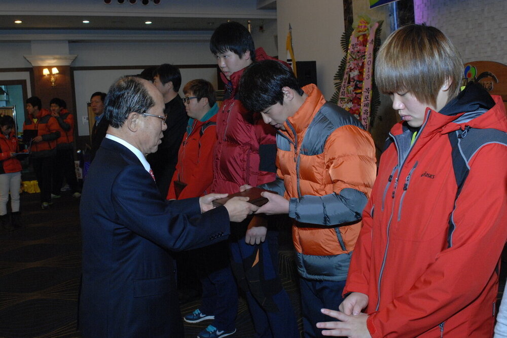 2013.12.11. 체육인의밤 시장님시상및 축사 016.jpg