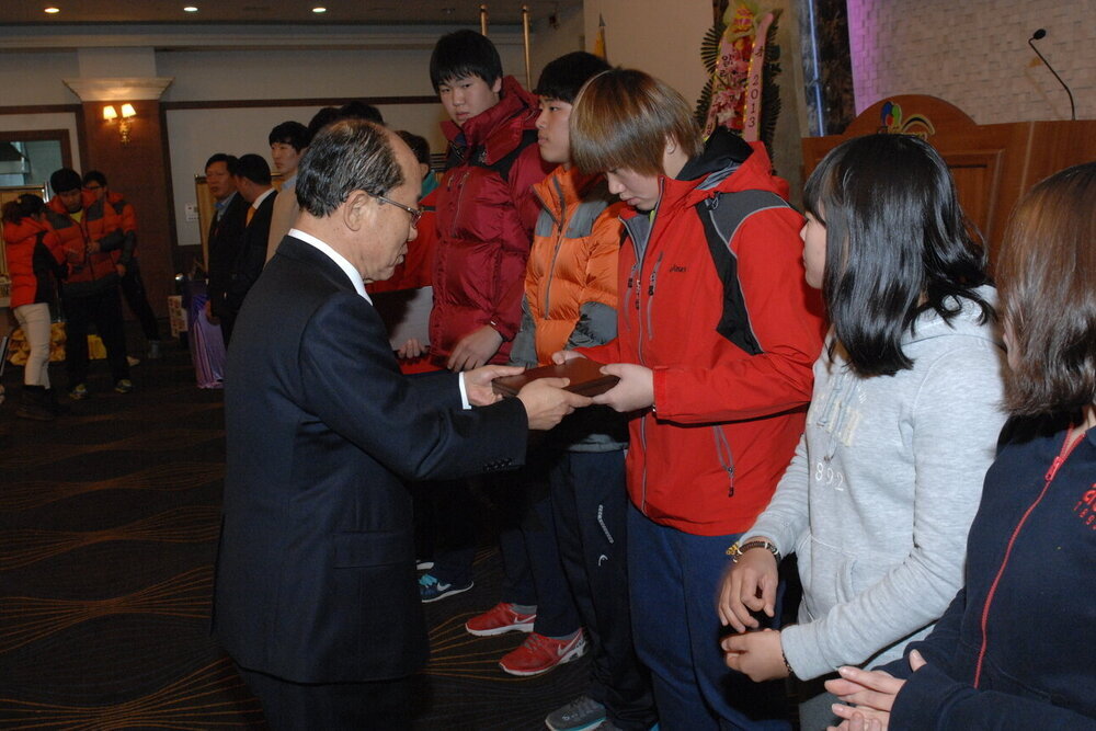 2013.12.11. 체육인의밤 시장님시상및 축사 018.jpg