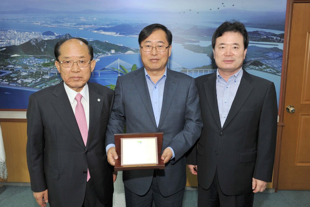 남광률목포지방항만청장에게감사패전달03(2014,6,19,시장실).jpg