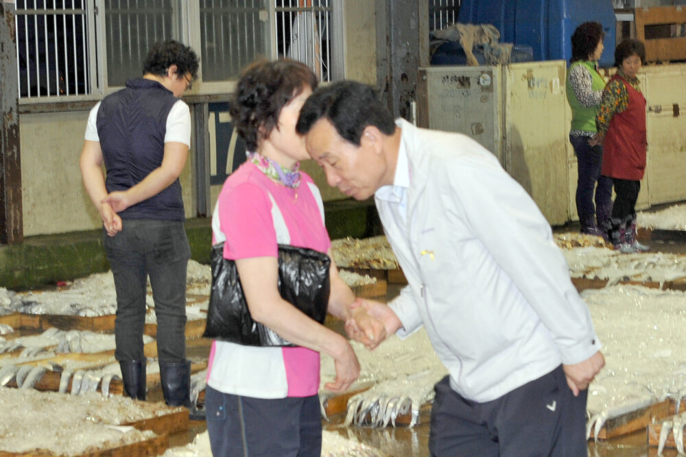 박홍률목포시장취임전수협위판장방문06(2014,7,1,목포수협).jpg
