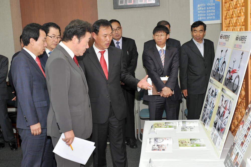 휴원바이크와투자협약체결식01(2014,11,7,도청서재필실).jpg