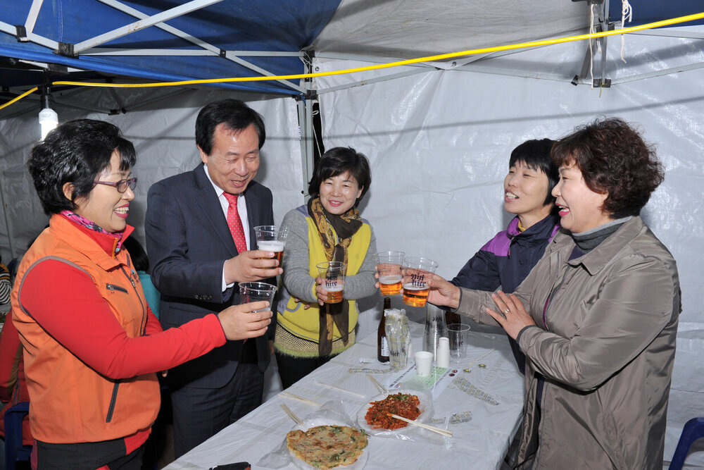 신흥동시범주민자치회1주년기념식05(2014,11,7,원형상가주차장).jpg