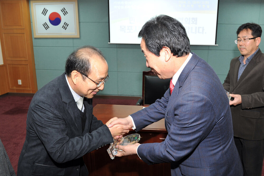 민족통일구미시협의회원목포방문01(2014,11,12,상황실).jpg