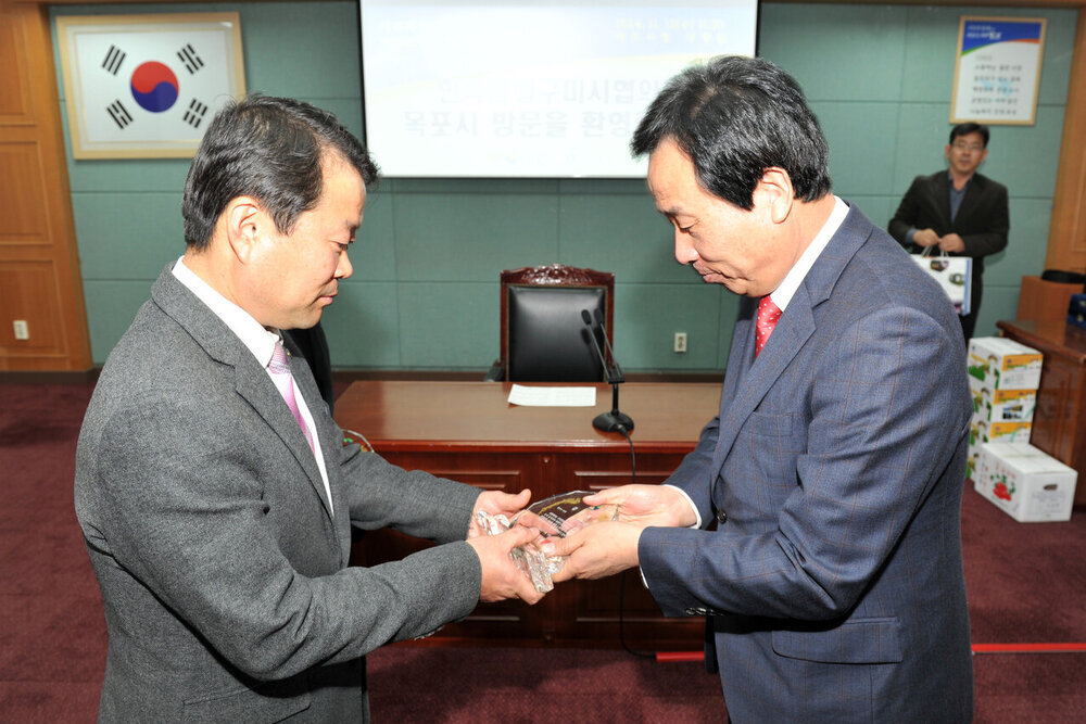 민족통일구미시협의회원목포방문02(2014,11,12,상황실).jpg
