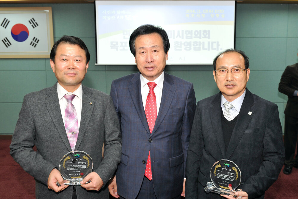 민족통일구미시협의회원목포방문03(2014,11,12,상황실).jpg