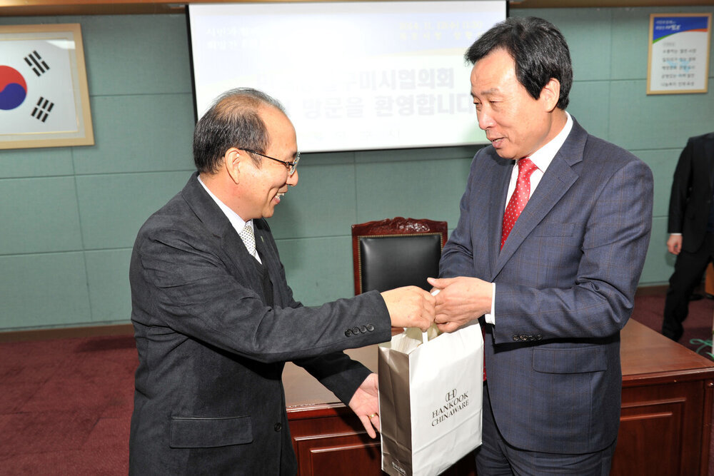 민족통일구미시협의회원목포방문08(2014,11,12,상황실).jpg