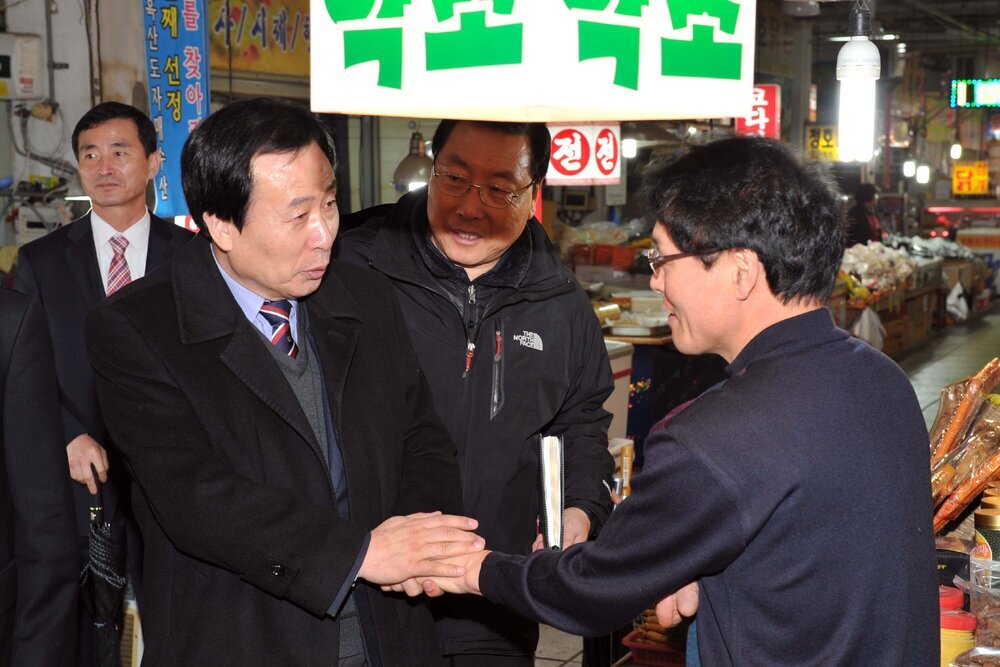 설명절전통시장방문격려04(2015,2,15,청호시장).jpg
