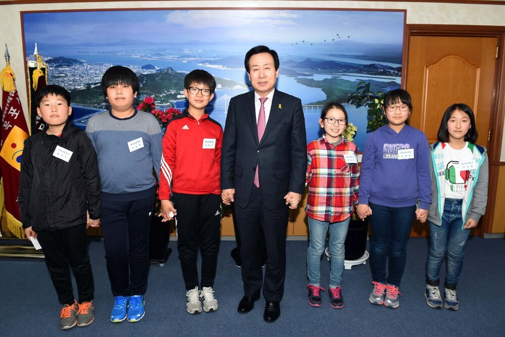 연산초등학교6학년학생목포시장인터뷰07(2015,4,17,시장실).jpg