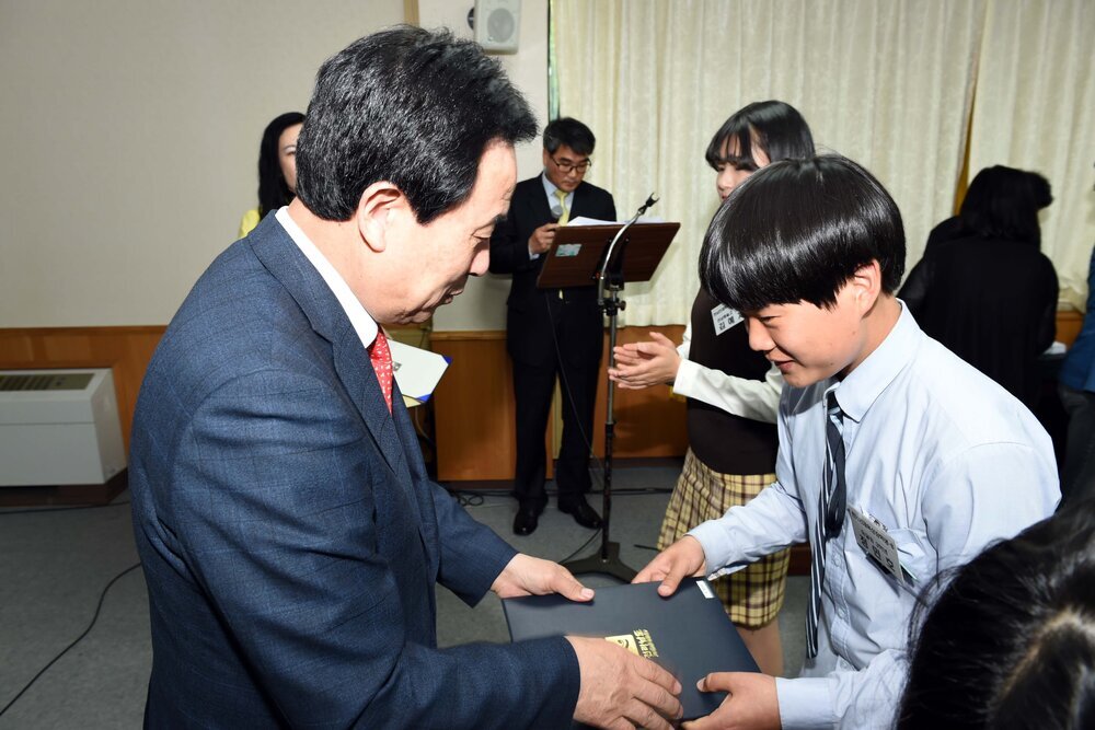 상반기인재육성장학증서수여식07(2015,5,8,상황실).jpg