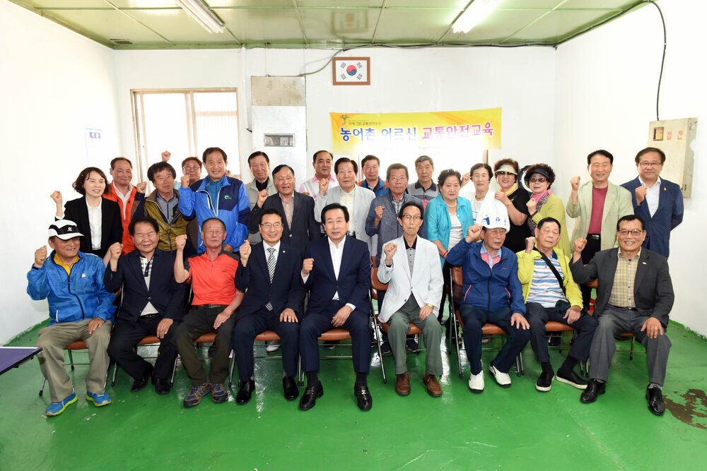 찿아가는소통의날경로당방문01(2017,5,24,철우경로당).jpg