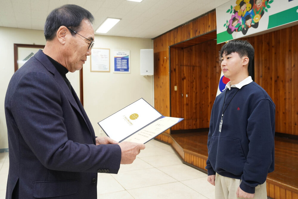 (11.29.회의실) 장학증서 수여식-1