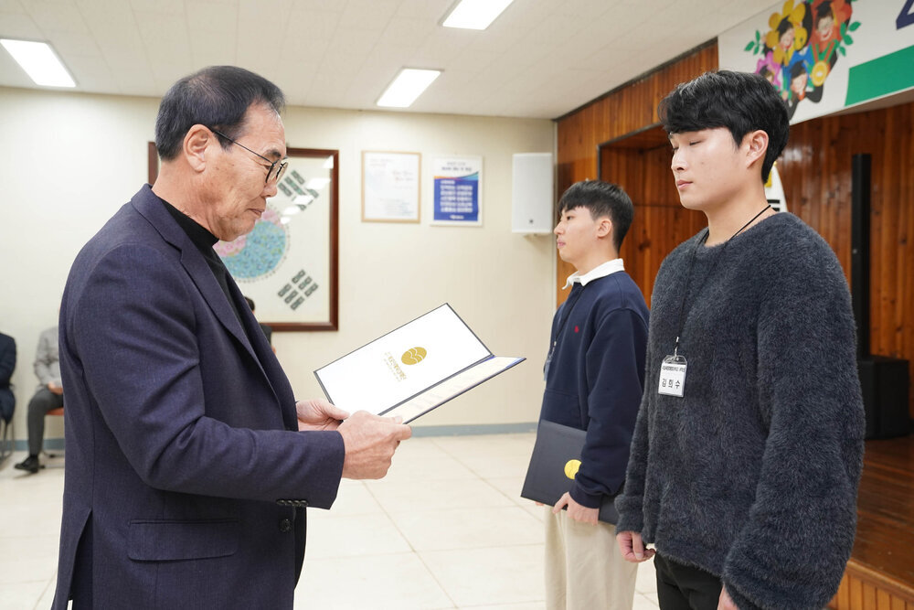 (11.29.회의실) 장학증서 수여식-1