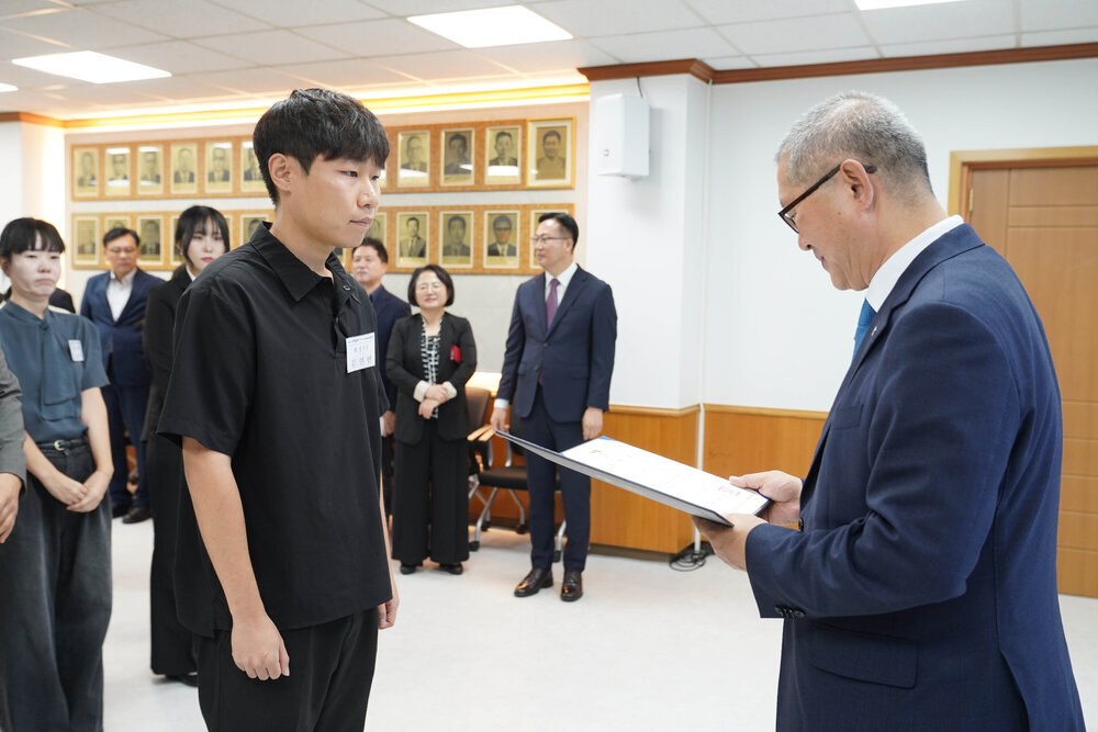 (10.01.상황실) 신규 공무원 임용장 수여식-1