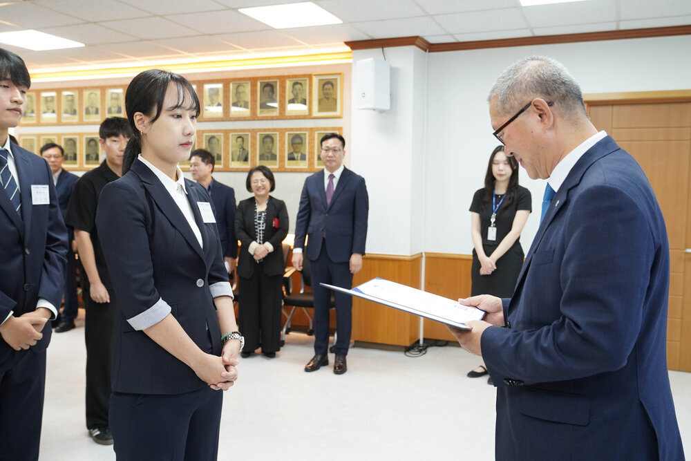(10.01.상황실) 신규 공무원 임용장 수여식-1