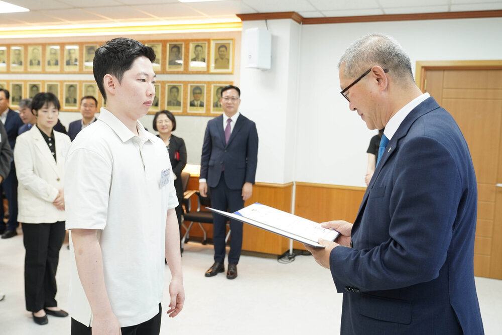 (10.01.상황실) 신규 공무원 임용장 수여식-2