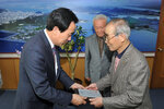 배정만,박병식감사패전달03(2014,11,5,시장실).jpg