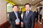 목포장학재단이사장사무국장감사패전달02(2015,2,25,양을산음식점).jpg