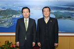 이원배목포시자율방재단장위촉장수여03(2016,3,2,시장실).jpg